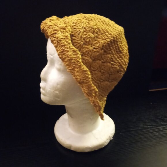 1920' Style Hand Crochet Ruffle Trim Cloche Flapper Hat - Picture 3 of 8